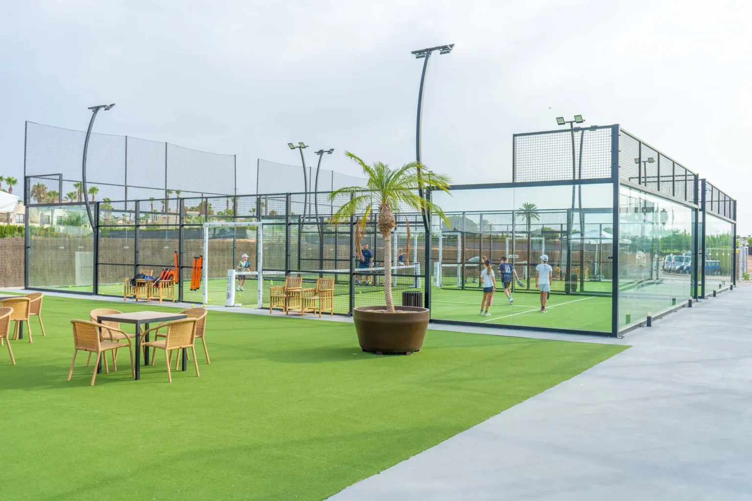 Courts and terrace at the Roda Padel Reserve club