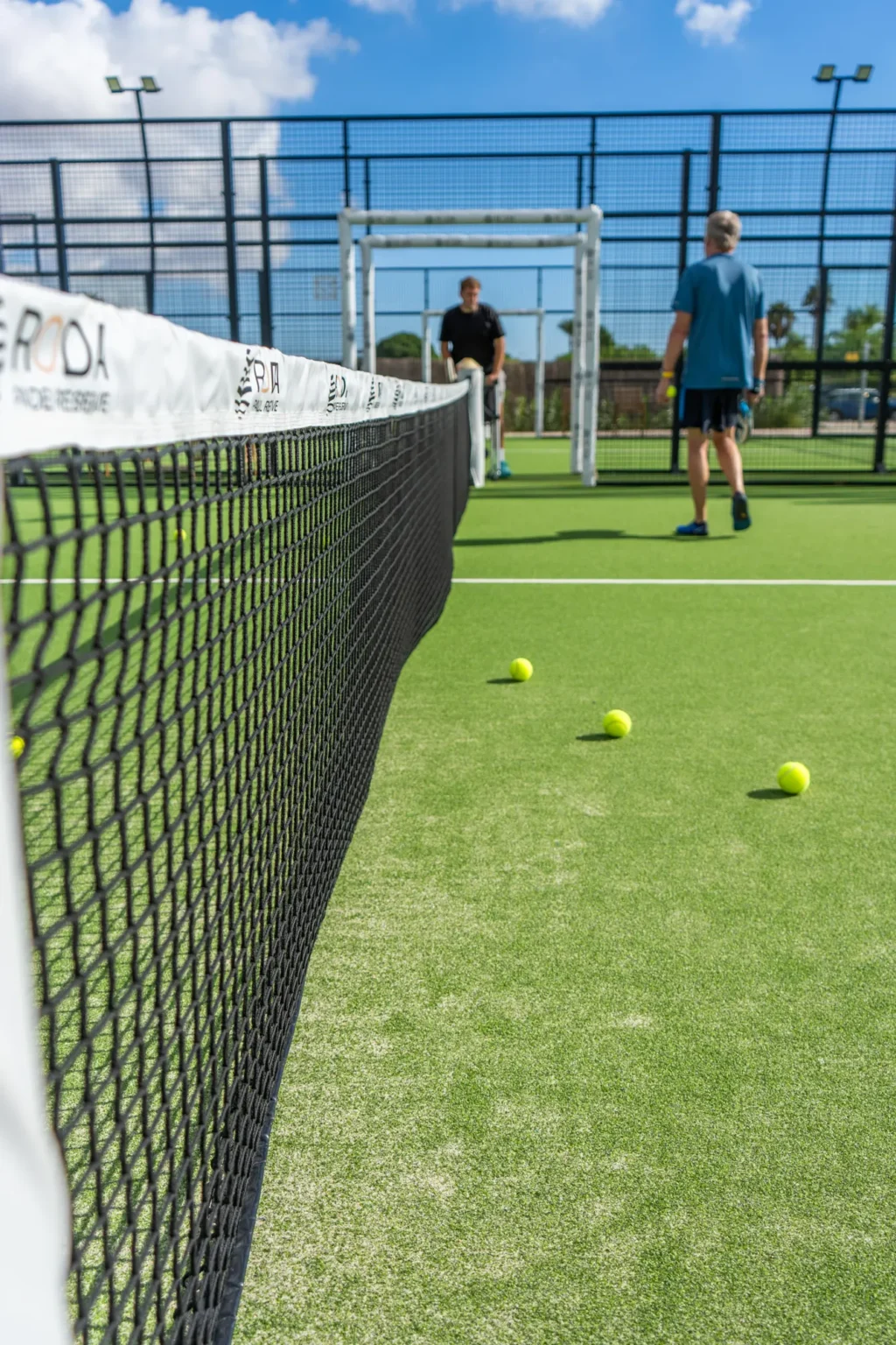Net with the Roda Padel Reserve logo and players in the background